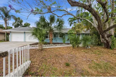 902 37th Street W, Bradenton, FL 34205 - Photo 2