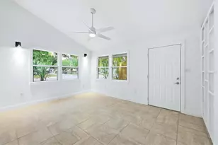 902 37th St W, Bradenton, FL 34205 - Photo 4