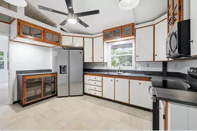 902 37th Street W, Bradenton, FL 34205 - Photo 8