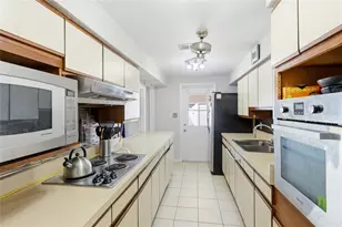 616 St Andrews Dr, Sarasota, FL 34243 - Photo 8