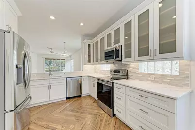 5047 Lakescene Place, Sarasota, FL 34243 - Photo 10