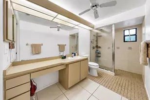 948 Winter Garden Dr, Sarasota, FL 34243 - Photo 28