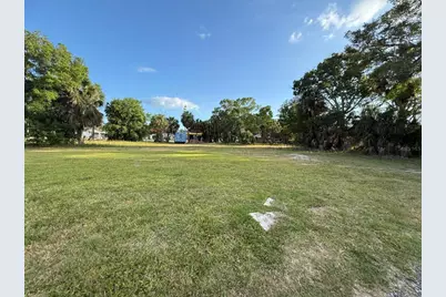 3733 6th Street S, Saint Petersburg, FL 33705 - Photo 1