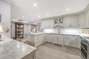 101 Benjamin Franklin Dr, Sarasota, FL 34236 - Photo 10