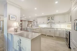 101 Benjamin Franklin Dr, Sarasota, FL 34236 - Photo 10