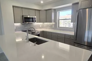 1300 N Portofino Dr, Sarasota, FL 34242 - Photo 2