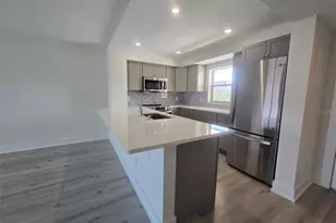 1300 N Portofino Dr, Sarasota, FL 34242 - Photo 8