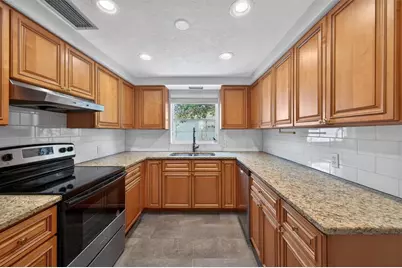7464 Cass Circle, Sarasota, FL 34231 - Photo 8