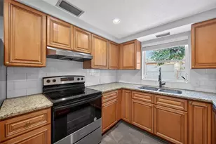 7464 Cass Cir, Sarasota, FL 34231 - Photo 10