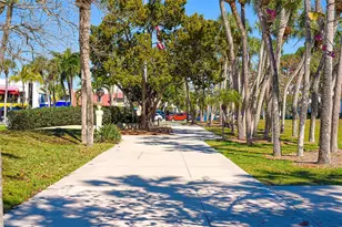 800 Benjamin Franklin Dr, Sarasota, FL 34236 - Photo 36