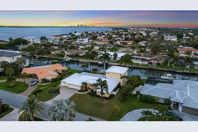 524 Hornblower Lane, Longboat Key, FL 34228 - Photo 1