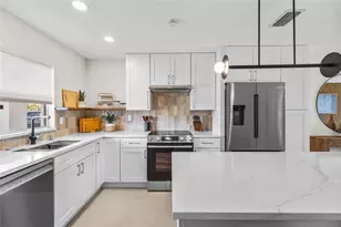 3330 Gulf of Mexico Dr, Longboat Key, FL 34228 - Photo 10