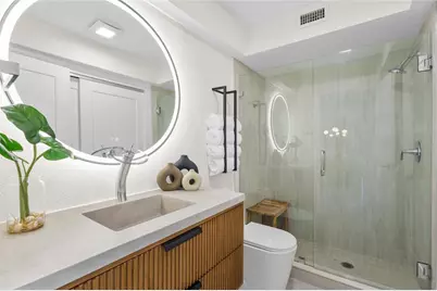 3330 Gulf Of Mexico Drive #107D, Longboat Key, FL 34228 - Photo 16