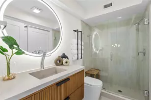 3330 Gulf of Mexico Dr, Longboat Key, FL 34228 - Photo 16
