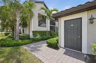 5721 Palmer Cir, Lakewood Ranch, FL 34211 - Photo 2