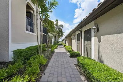 5721 Palmer Circle #101, Lakewood Ranch, FL 34211 - Photo 4