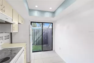 5683 Summerside Ln, Sarasota, FL 34231 - Photo 8