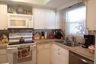 670 Park Cir, Bradenton, FL 34207 - Photo 2