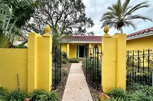 1883 Riviera Cir, Sarasota, FL 34232 - Photo 2