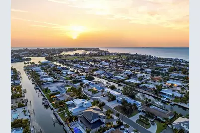 617 Dundee Lane, Holmes Beach, FL 34217 - Photo 46