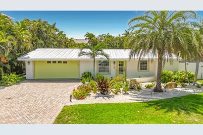 307 68th, Holmes Beach, FL 34217 - Photo 2