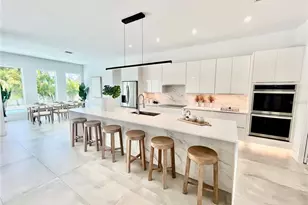 2532 Fruit Tree Dr, Sarasota, FL 34239 - Photo 8