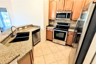 3711 Parkridge Cir, Sarasota, FL 34243 - Photo 8