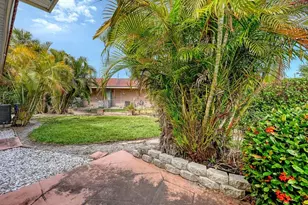 2121 Pueblo Cir, Sarasota, FL 34231 - Photo 38