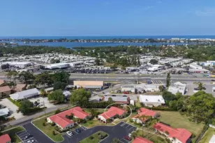 2121 Pueblo Cir, Sarasota, FL 34231 - Photo 4