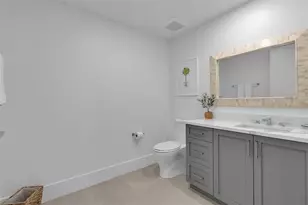 1035 Seaside Dr, Sarasota, FL 34242 - Photo 16