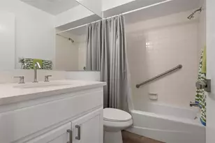 4212 Center Gate Ln, Sarasota, FL 34233 - Photo 16