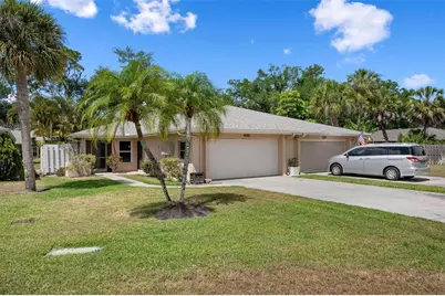 4212 Center Gate Lane #2, Sarasota, FL 34233 - Photo 2