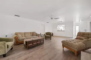 4212 Center Gate Ln, Sarasota, FL 34233 - Photo 8