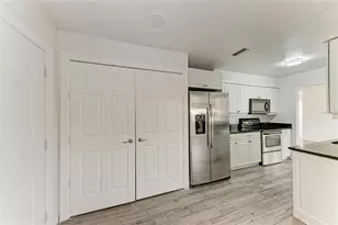2544 Orsova Way, Sarasota, FL 34231 - Photo 12