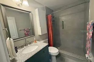 7012 W Country Club Dr N, Sarasota, FL 34243 - Photo 20