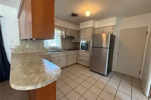 915 14th St E, Bradenton, FL 34208 - Photo 8