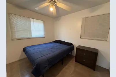 2402 9th Street E, Bradenton, FL 34208 - Photo 10