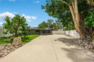 4014 Radnor Pl, Sarasota, FL 34233 - Photo 6