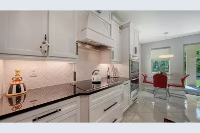 2858 Oriole Drive, Sarasota, FL 34243 - Photo 12