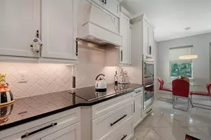 2858 Oriole Dr, Sarasota, FL 34243 - Photo 12