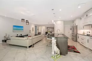 2858 Oriole Dr, Sarasota, FL 34243 - Photo 10