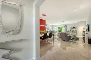 2858 Oriole Dr, Sarasota, FL 34243 - Photo 4