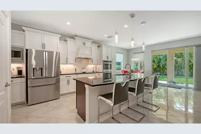 2858 Oriole Drive, Sarasota, FL 34243 - Photo 6