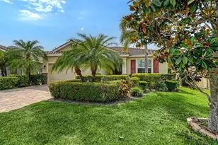 2858 Oriole Dr, Sarasota, FL 34243 - Photo 1