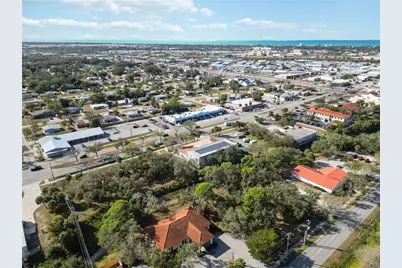 841 E Venice Avenue, Venice, FL 34285 - Photo 10