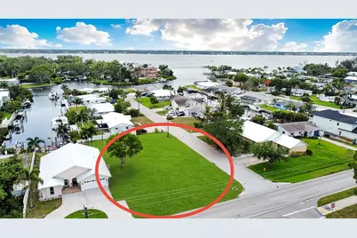 2213 10th Street W, Palmetto, FL 34221 - Photo 2