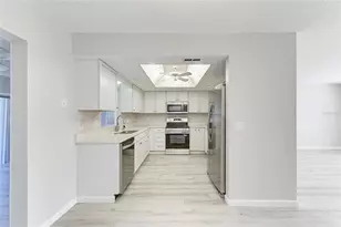 140 Circlewood Dr, Venice, FL 34293 - Photo 10