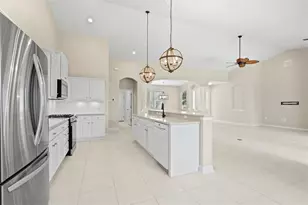 7806 Drayton Cir, Bradenton, FL 34201 - Photo 10
