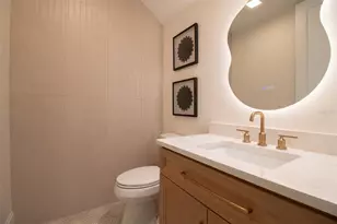 2121 Clematis Ct, Sarasota, FL 34239 - Photo 32