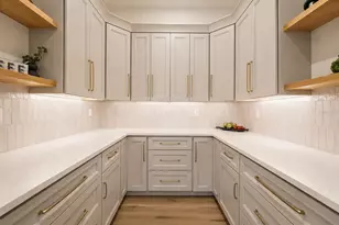 2121 Clematis Ct, Sarasota, FL 34239 - Photo 18